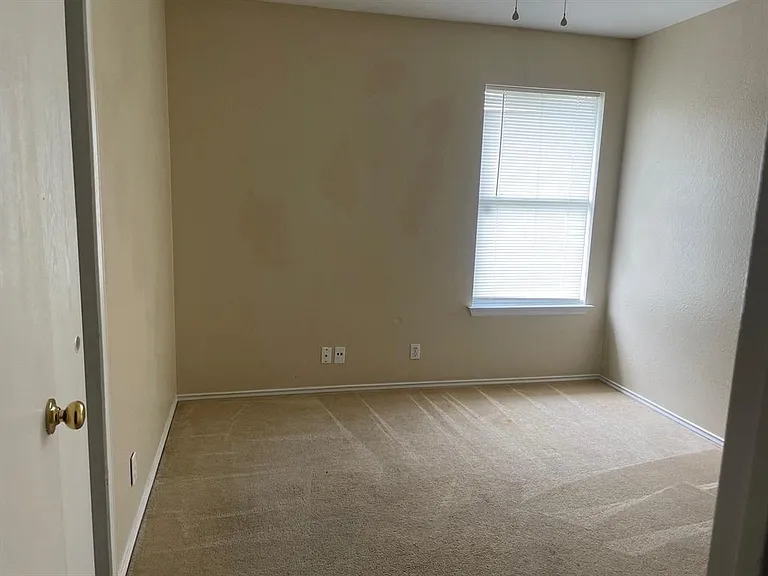 223 Nicole Way — Photo 14