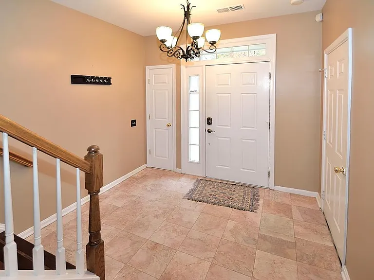 Spacious entryway