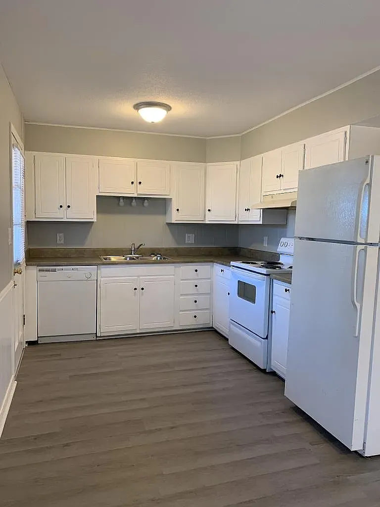 Darby Place Apartments — Photo 3