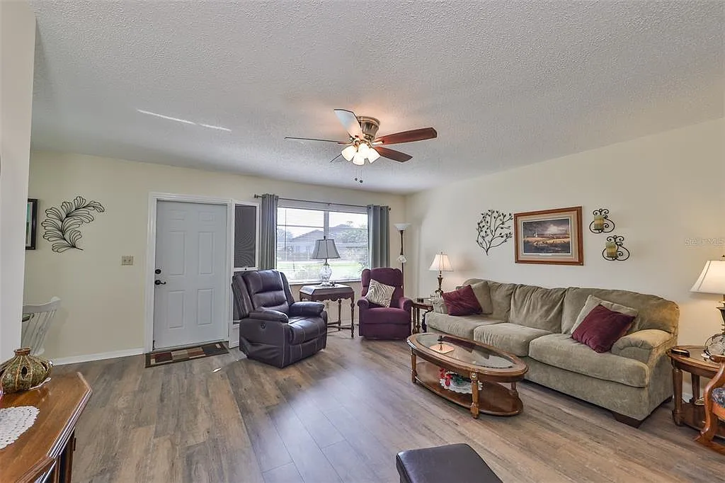 2 bed, 2.0 bath, 984 sqft, $1,800 — Photo 4