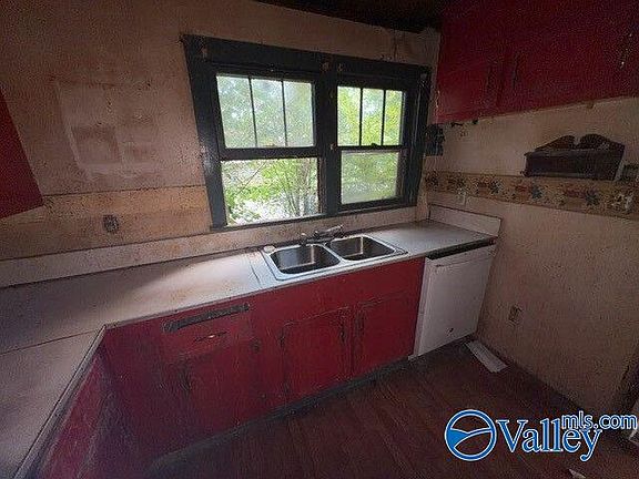 4th image of 301 N Eclipse St