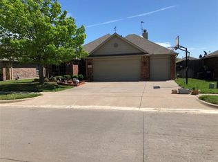 1517 Greenbrier Dr, Van Alstyne, TX 75495