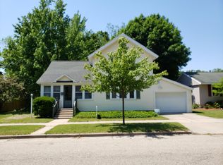 405 N Rowe St, Ludington, MI 49431