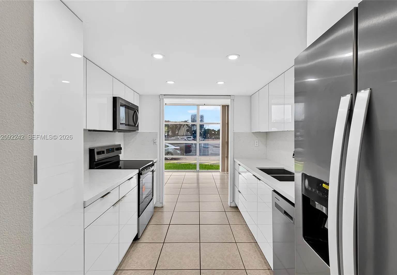 Desoto Park Condo — Photo 3