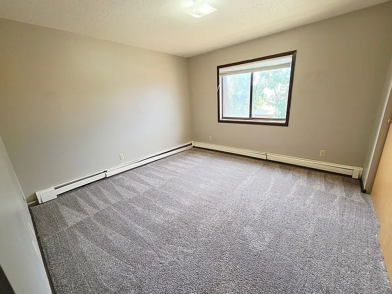 3010 E Rosser Ave — Photo 4