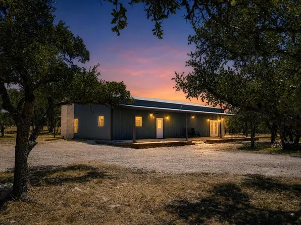 785 Legacy Oaks Dr, Harper, TX 78631