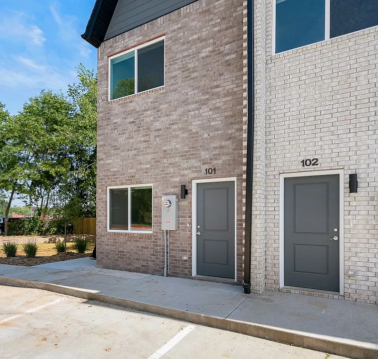 1348 S West Ave #101