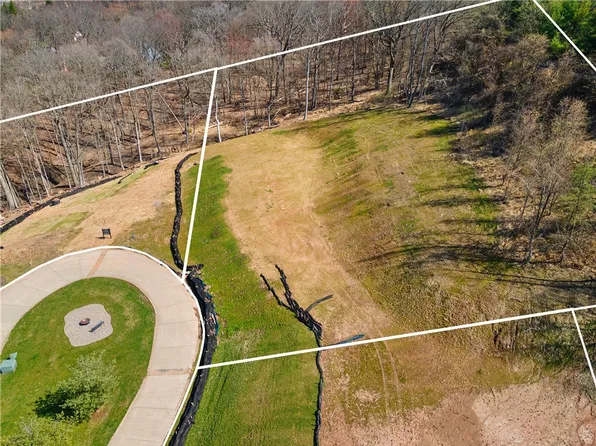 709 The Gardens Dr, Pittsburgh, PA 15238