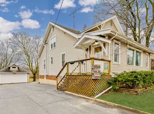 614 E Calhoun St, Woodstock, IL