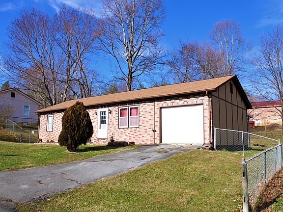 3rd image of 1011 Idlewylde Cir