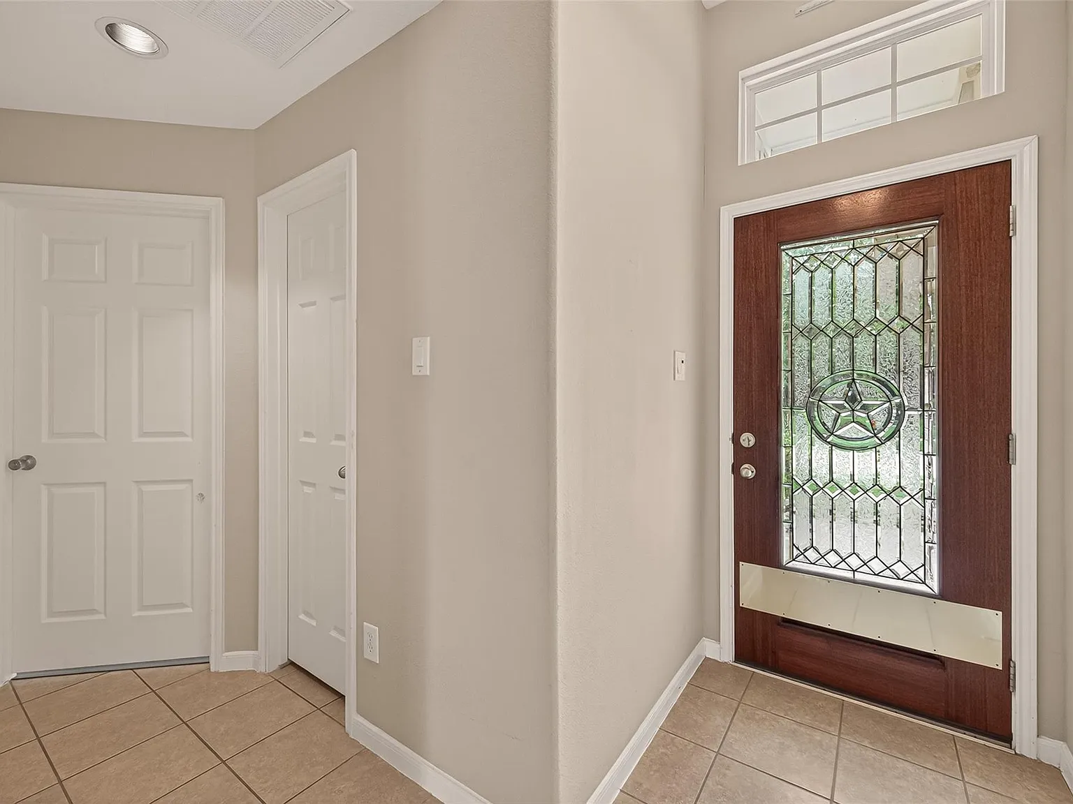 3 bed, 2.0 bath, 1614 sqft, $2,200 — Photo 4
