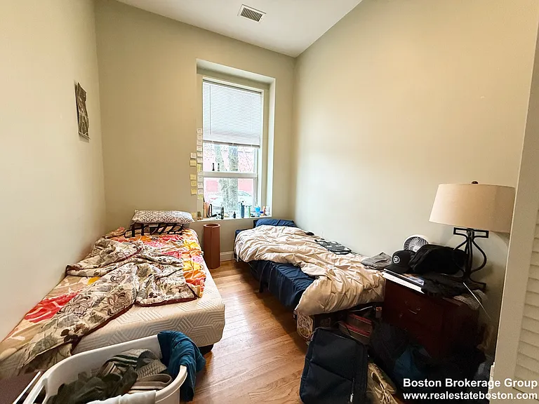 409 Dudley St — Photo 36