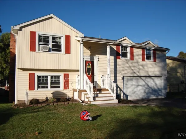 20 Park Lane Cir, Lockport, NY 14094