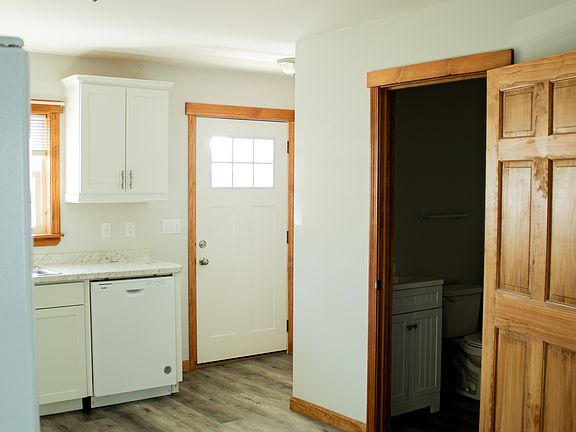 3rd image of 1138 Mapleton Rd