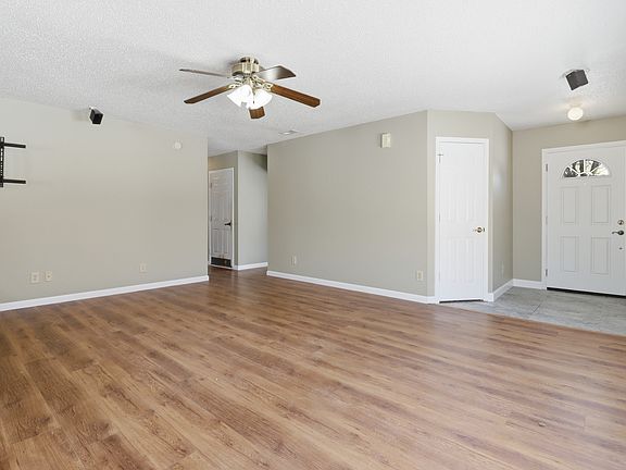 5th image of 640 Wheat Field Ln