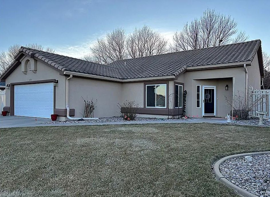 1st image of 3231 Lakepark Ln
