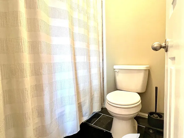 500 Runnymede Ct — Photo 13