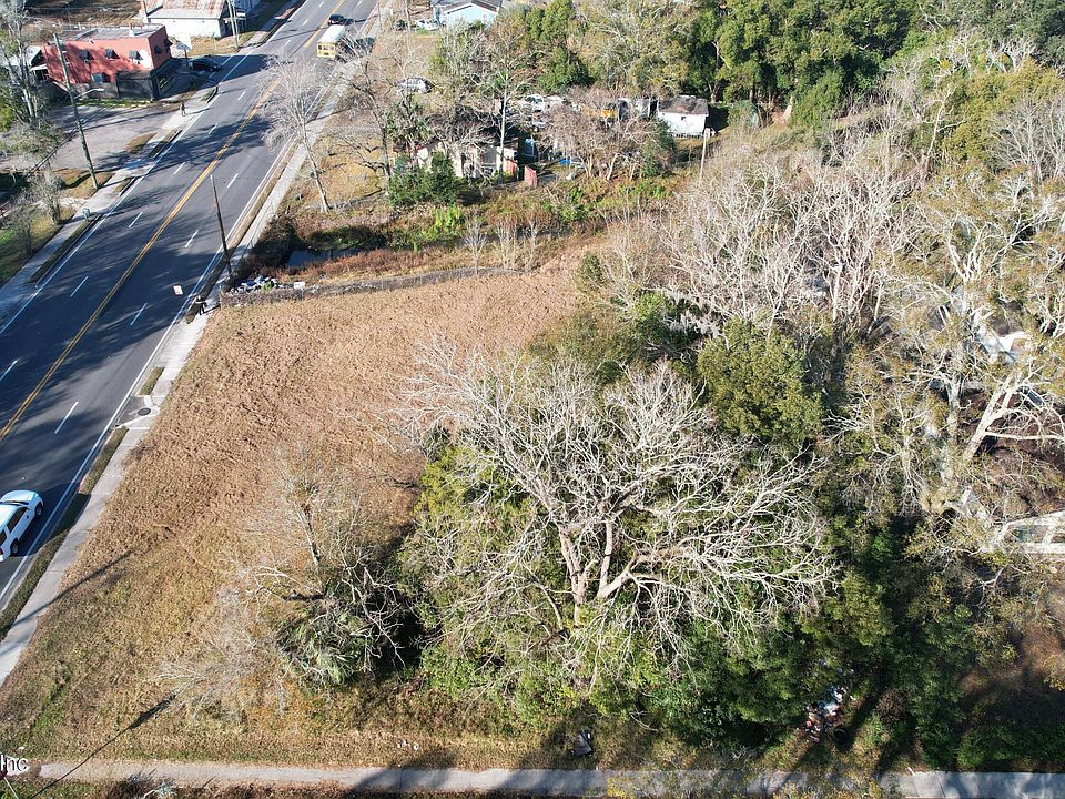 2nd image of 1004 HOOD Avenue