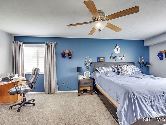 3rd image of 2250 Winston View Dr NE