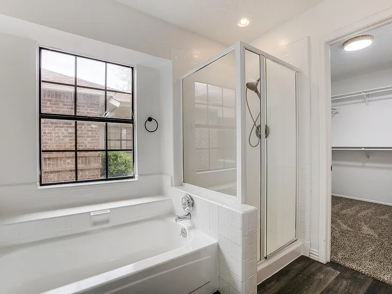434 Wellington Dr — Photo 7