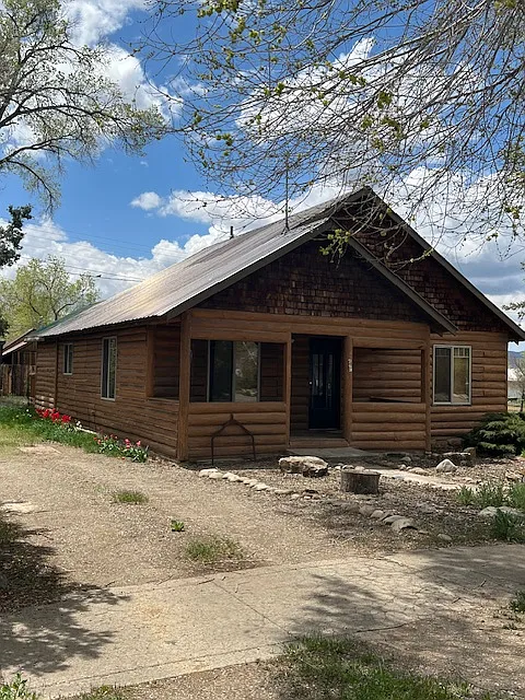 749 W Grand Ave