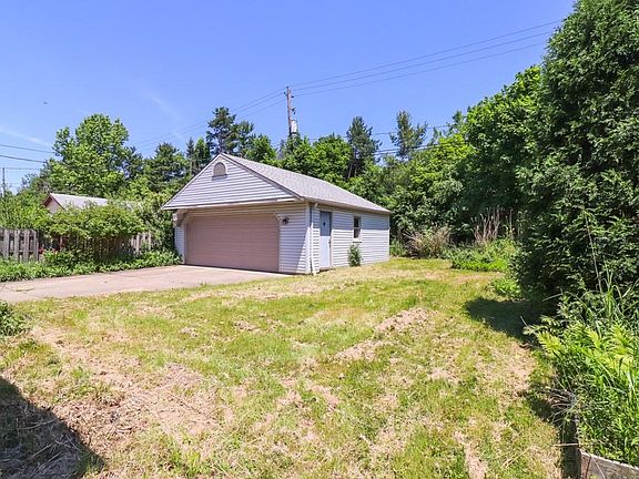 4th image of 446 Terrace Dr