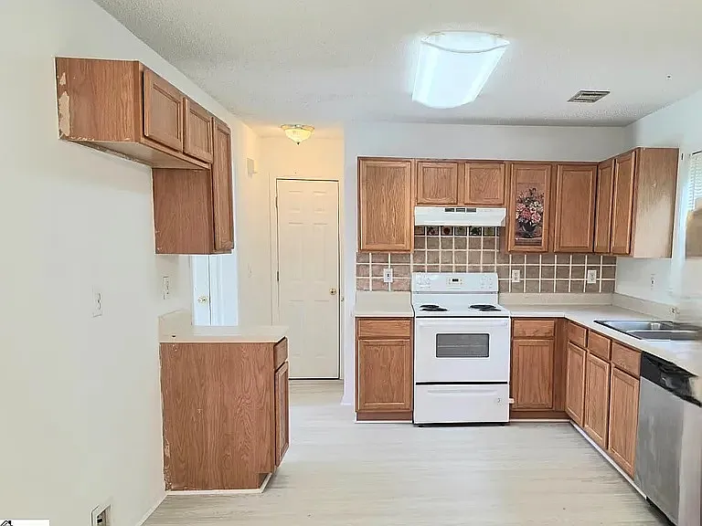 617 Golden Springs Ln — Photo 8