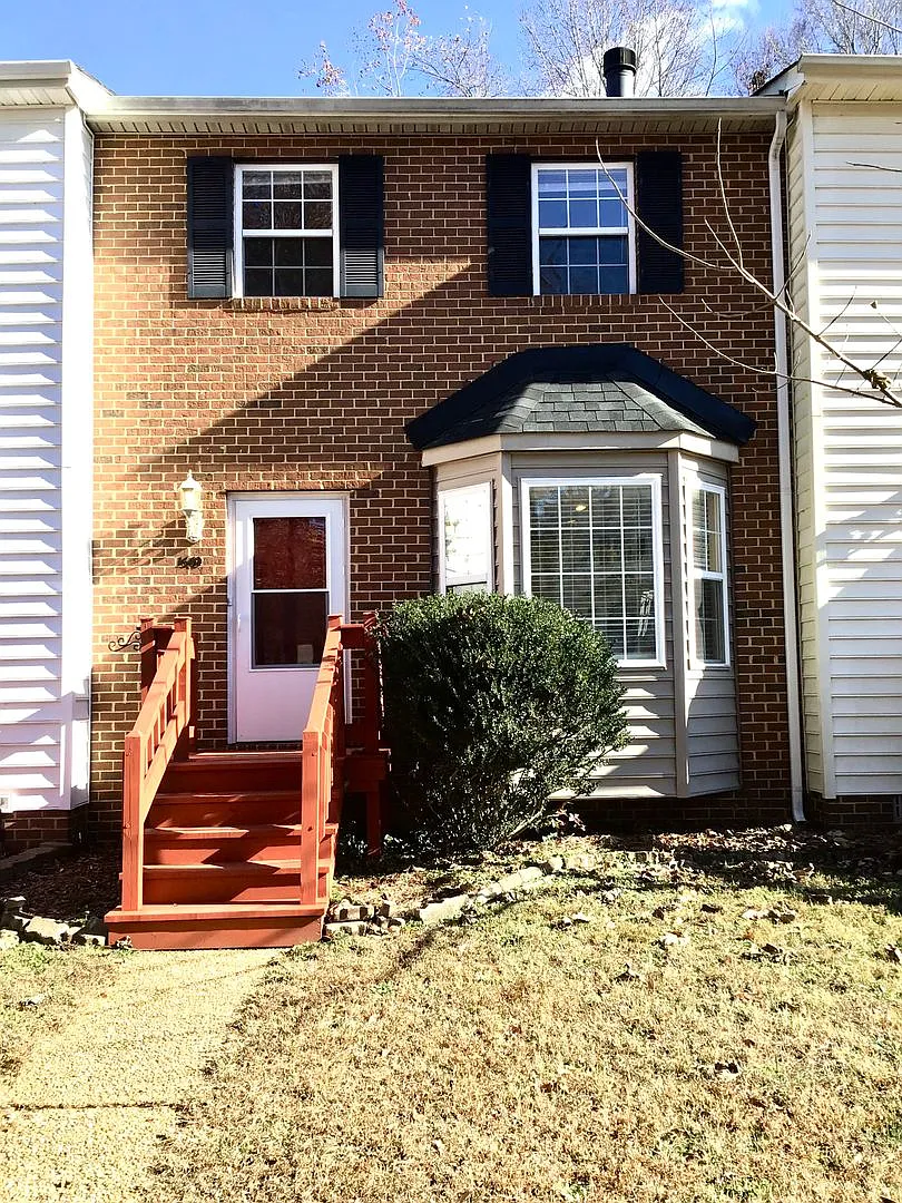 Coming Soon Beautiful 2 Bedroom Townhome In Skiffes Creek Circle — Photo 1