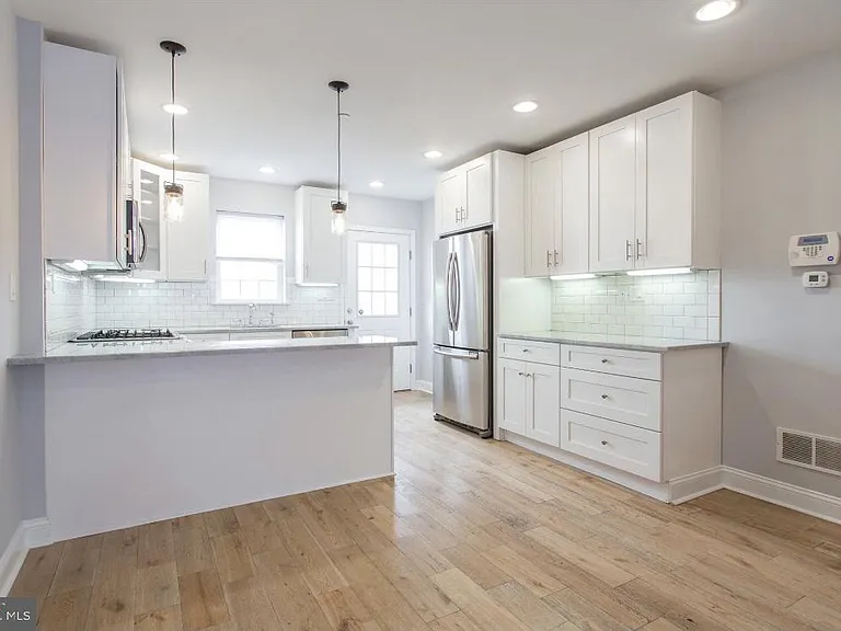1322 S Bancroft St — Photo 4