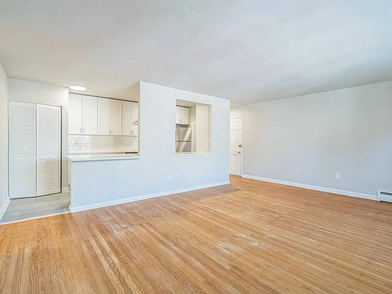 412 N Jackson St — Photo 9