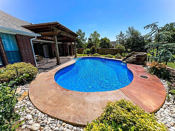 4th image of 4550 Highland Hills Dr