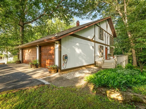 635 Hickory Ct, Davis, IL 61019