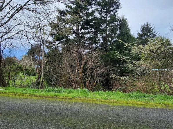 780 Bertsch Ave, Crescent City, CA 95531