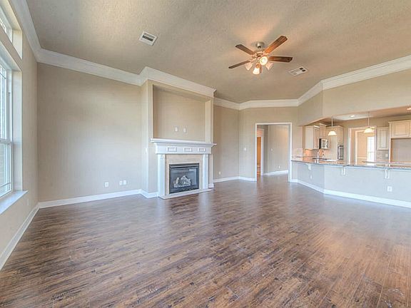 3rd image of 9710 Oaklawn Dr