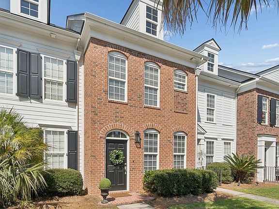 2nd image of 808 Rue Dr