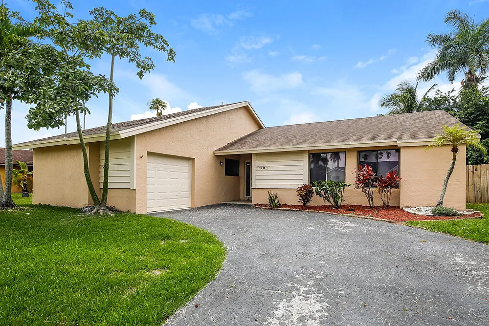 3 bed, 2.0 bath, 1657 sqft, $3,300 — Photo 1