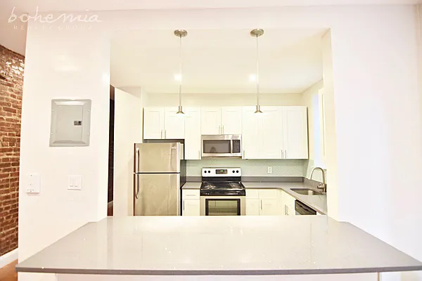 Rented by Bohemia Realty Group | media 20