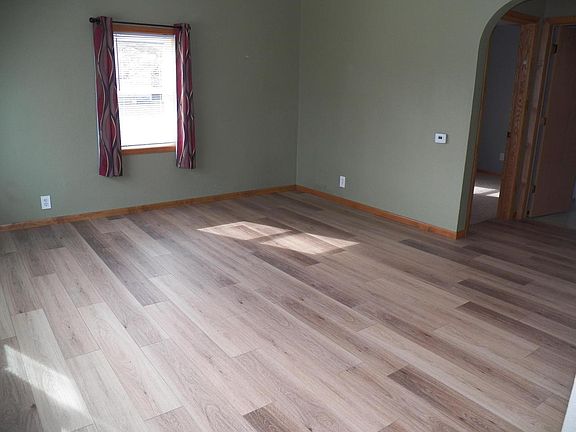 3rd image of 3606 Division STREET