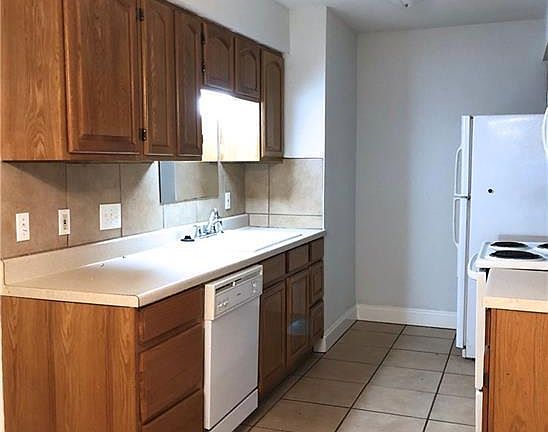 5th image of 7001 Oak Meadow Cir APT B