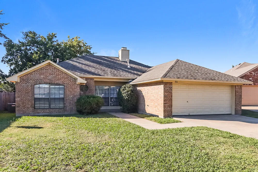 3 bed, 2.0 bath, 1195 sqft, $1,785 — Photo 3