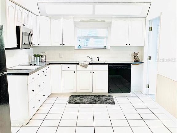 5th image of 4530 Venetian Blvd NE