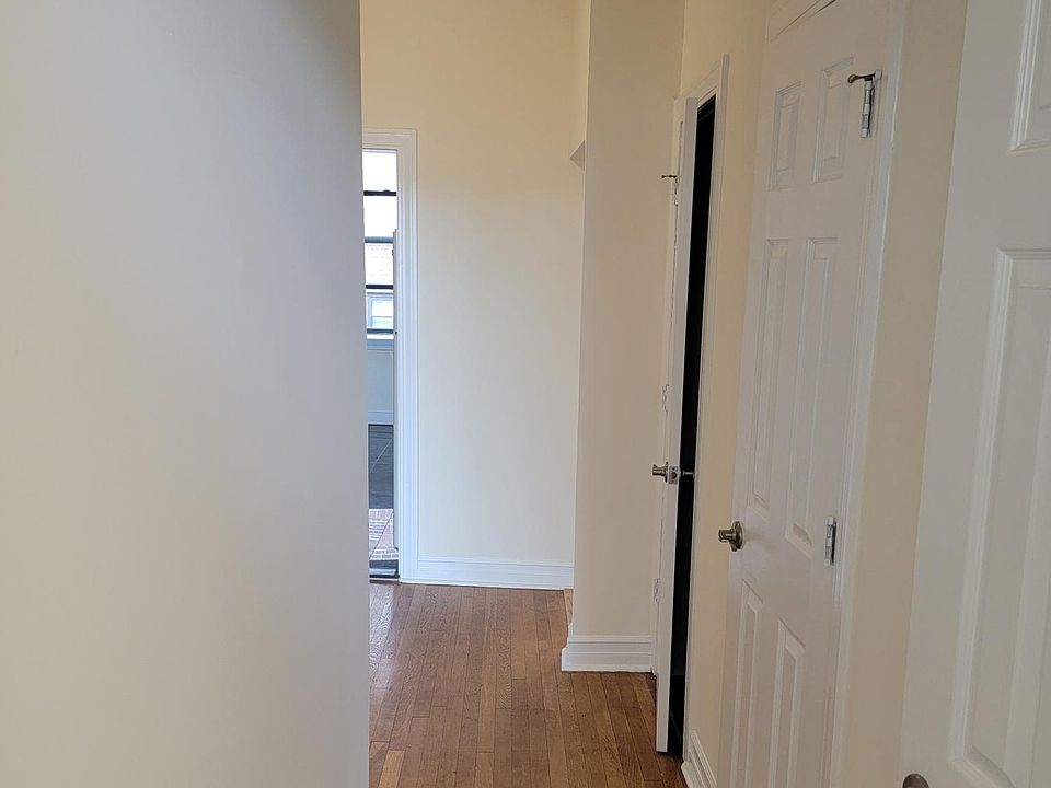 1st image of 3401 Parsons Blvd