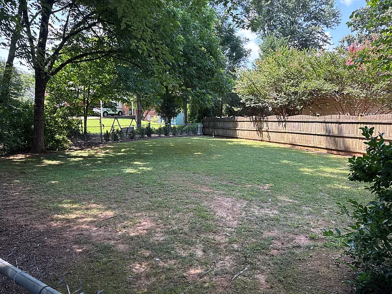 1844 Ford St — Photo 17