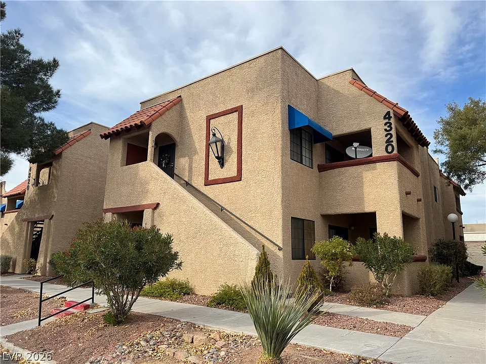 4320 Sanderling Cir #95