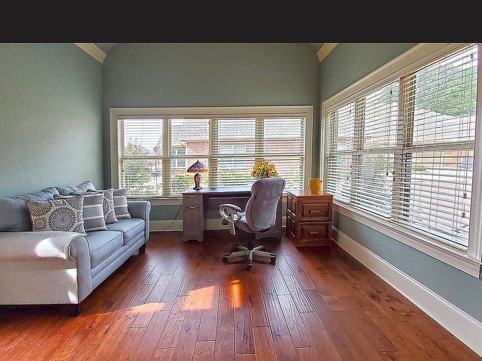 Sunroom / office / dining 