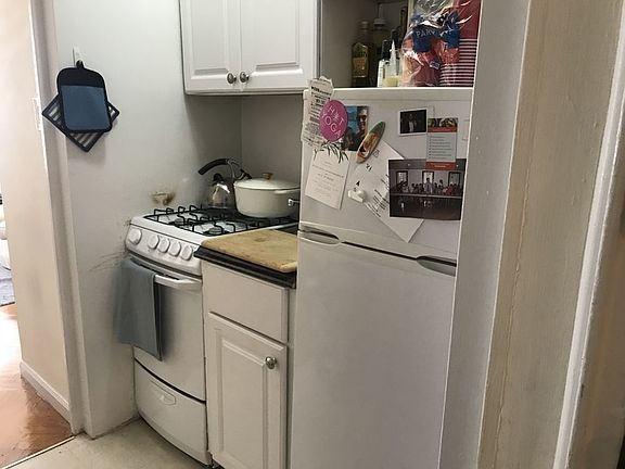 5th image of 5 E 67th St APT 3A