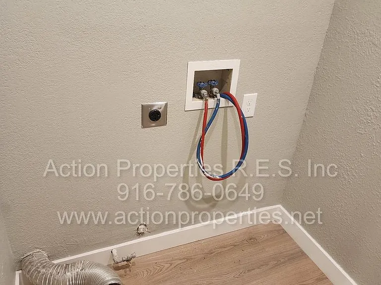 1057 Shenencock Way — Photo 18
