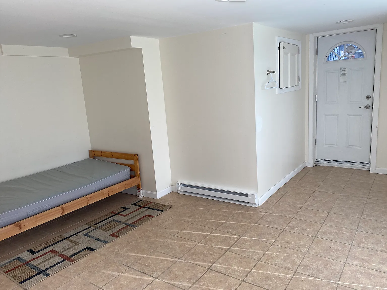 1 bed, 300 sqft, $1,400 — Photo 2