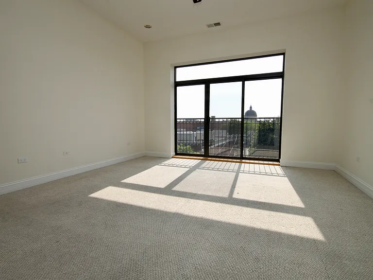 4651 N Greenview #409 — Photo 14