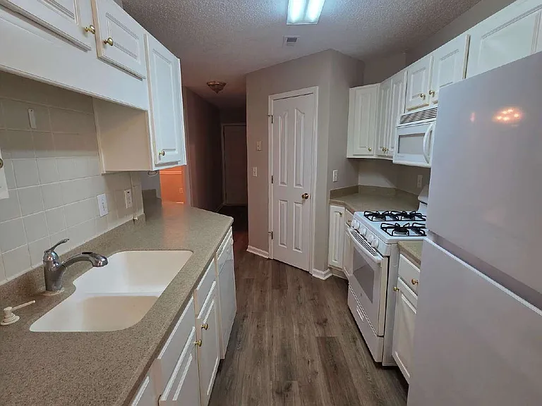 120 Cloverwood Dr — Photo 16